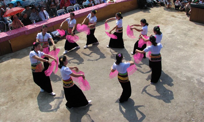 Les Scènes de spectacle de Danse traditionnelle à Nghia Lo - Yen Bai Vietnam